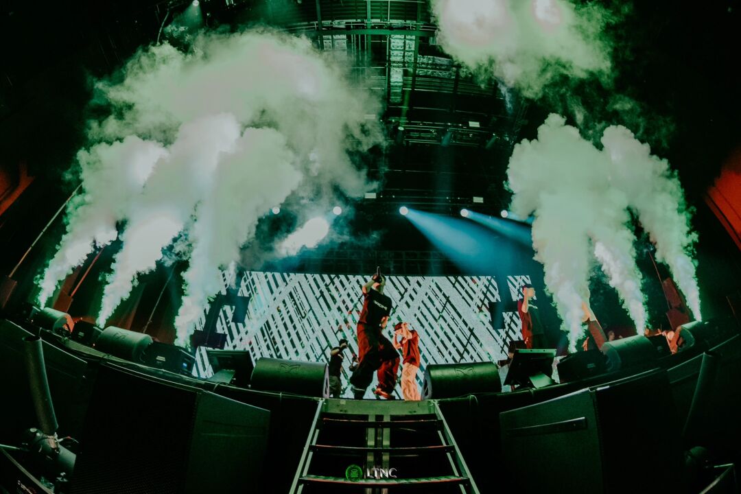 3000W 24pcs full color air column smoke machine